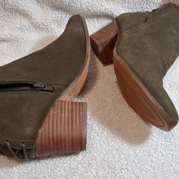 CNWT ALDO suede ankle boots US 7 - Picture 8 of 9